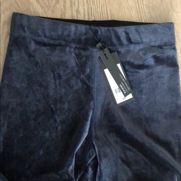 Dynamite - Naomi Velvet Leggings in Grey - Picture 2 of 2